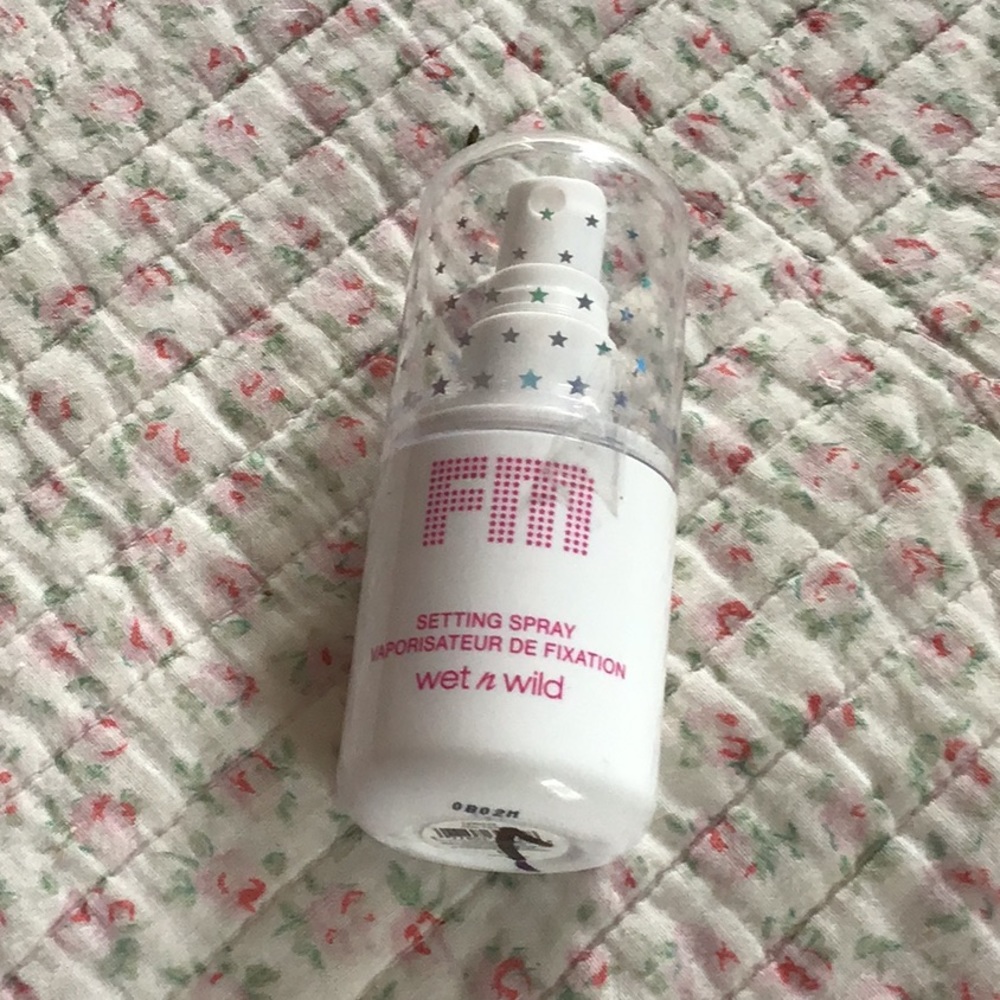 Wet n wild FM setting spray new